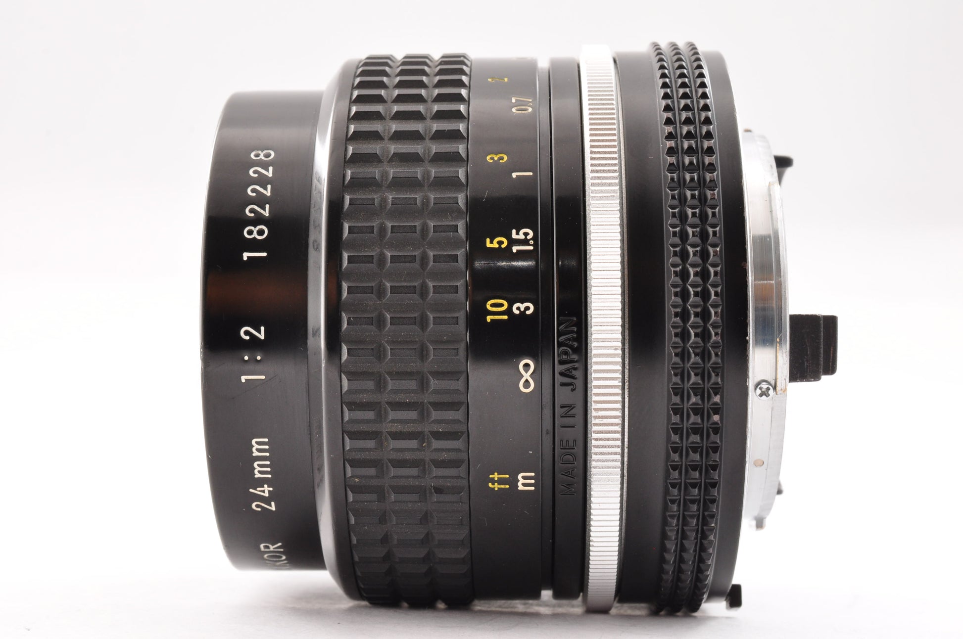 [Exc+4] Nikon Ai NIKKOR 24mm f/2 MF Wide Angle Lens