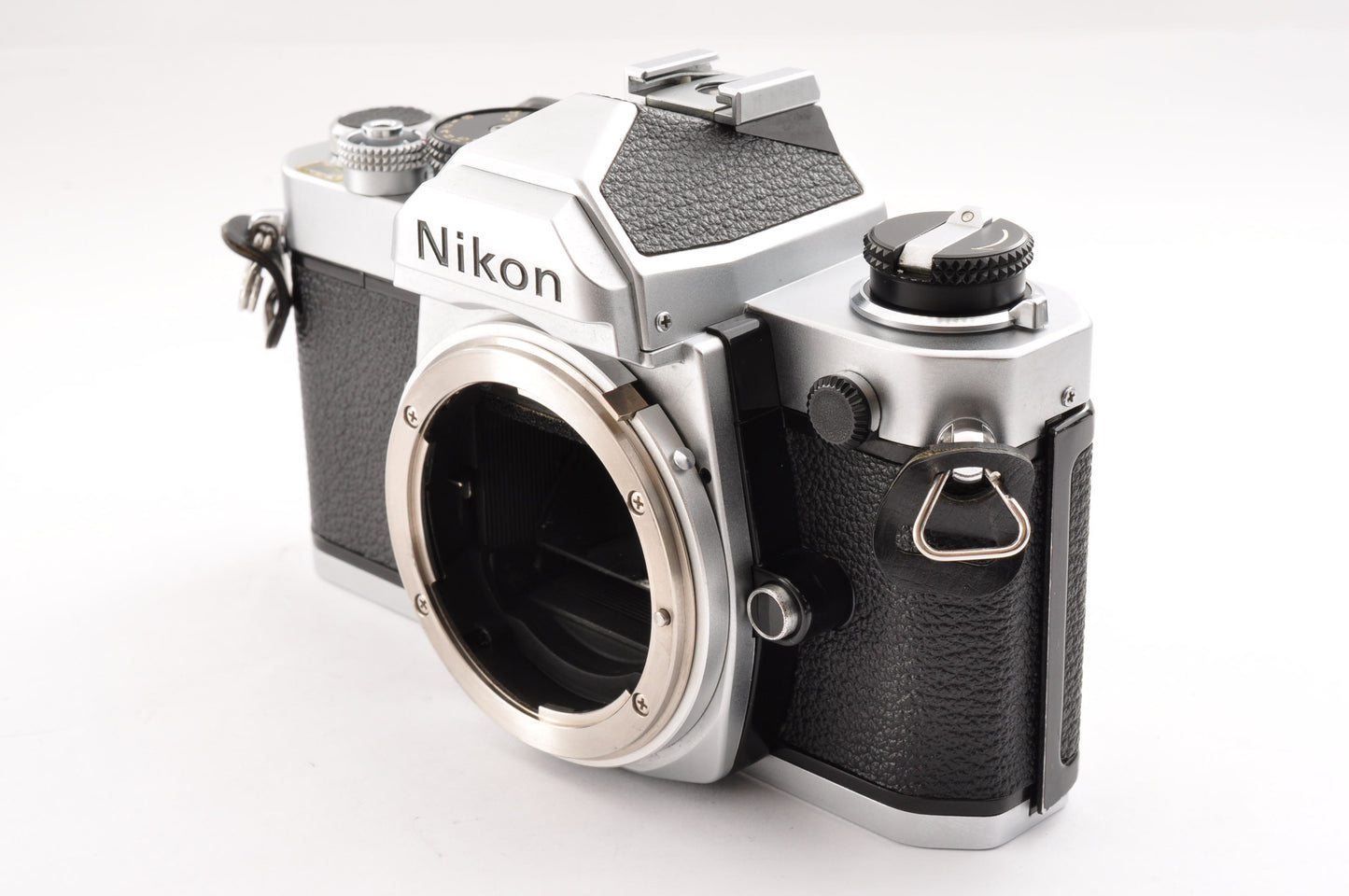 [Exc+5] Nikon FM Silver + Zoom-NIKKOR 43-86mm f/3.5