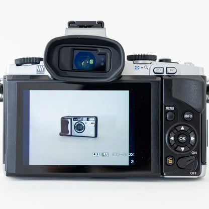 [Exc+5] Olympus OM-D E-M5 Mirrorless Digital Camera