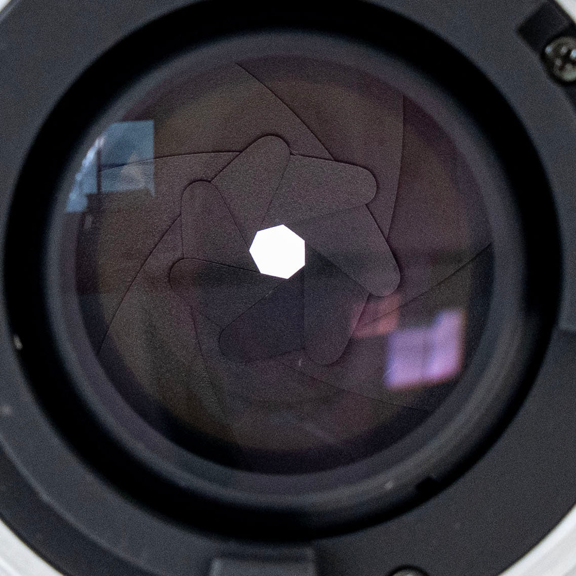 [Exc+5] Nikon AF NIKKOR 35mm f/2 D Lens