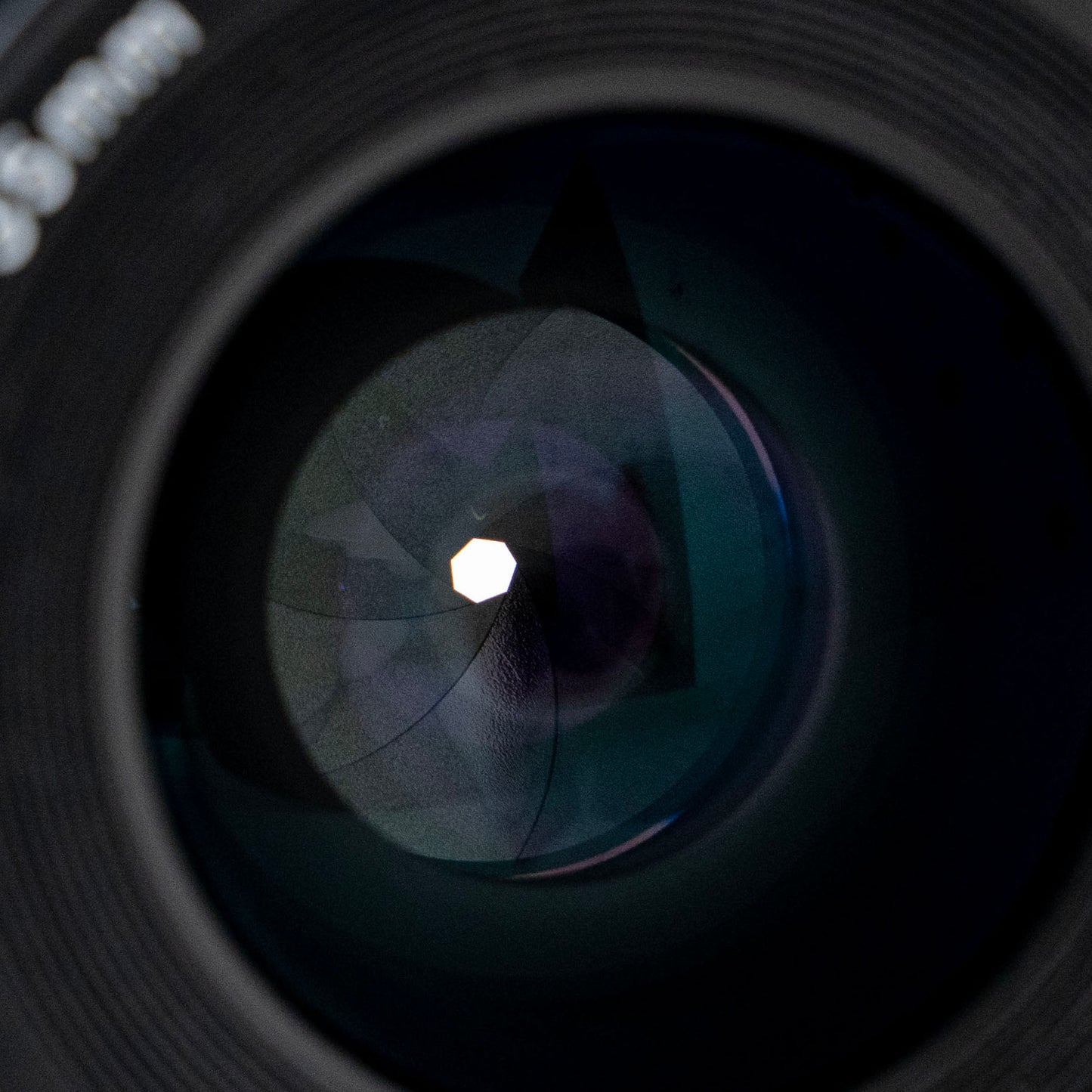 [Exc+5] Nikon AF NIKKOR 35mm f/2 D Lens