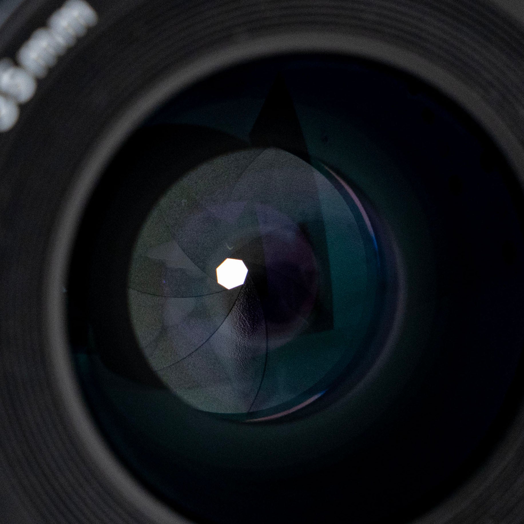 [Exc+5] Nikon AF NIKKOR 35mm f/2 D Lens