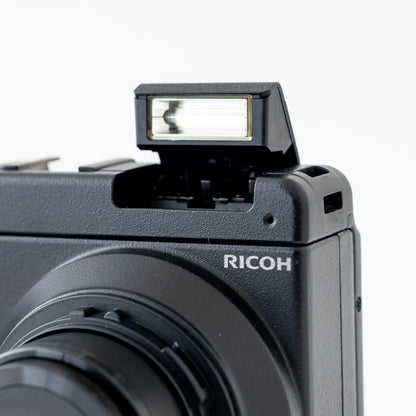 [N Mint] RICOH GXR + P10 28-300mm Lens + VF-2 Electronic Viewfinder