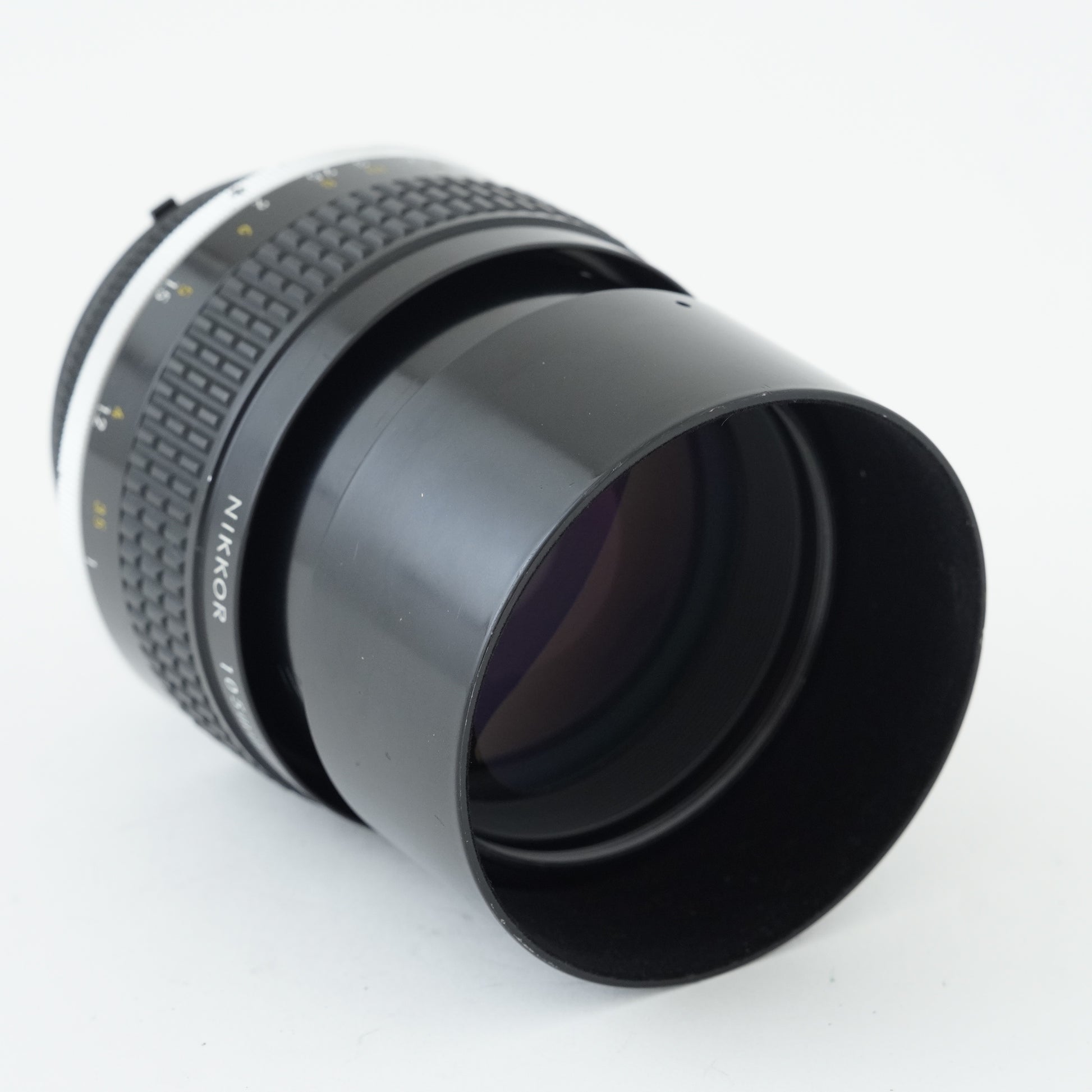 [Exc+5] Nikon Ai-S NIKKOR 105mm f/1.8 Telephoto Lens
