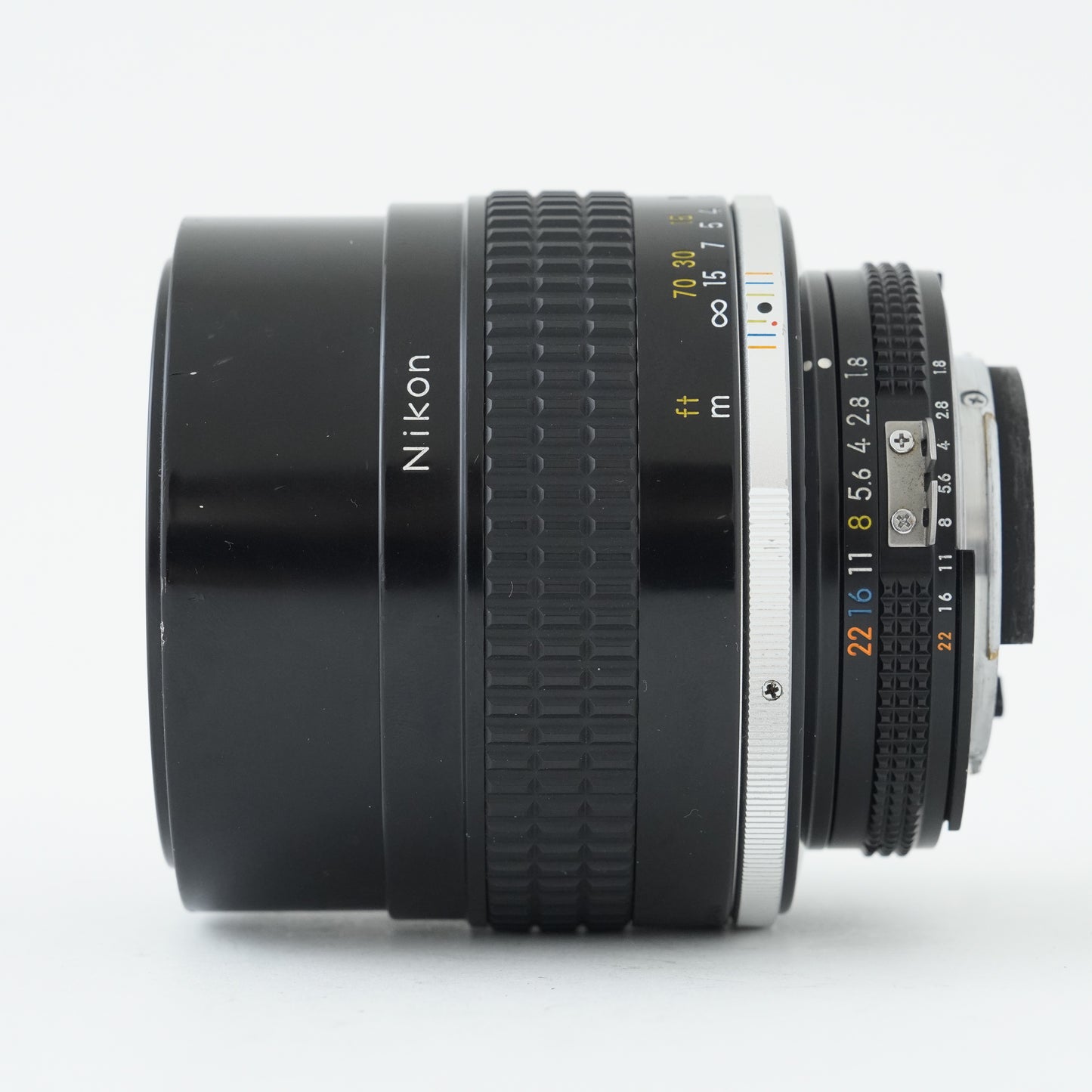[Exc+5] Nikon Ai-S NIKKOR 105mm f/1.8 Telephoto Lens