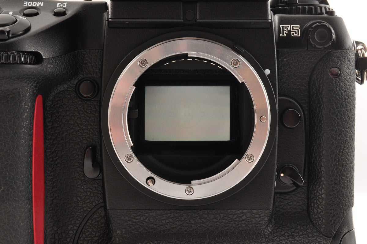 [Exc+5] Nikon F5 35mm SLR Film Camera
